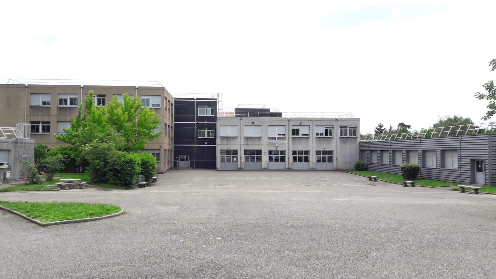Installation SSI catégorie A avec un équipement d’alarme de type 1 dans un collège
